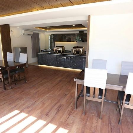 Royal Crown Hotel Γιανγκόν Εξωτερικό φωτογραφία