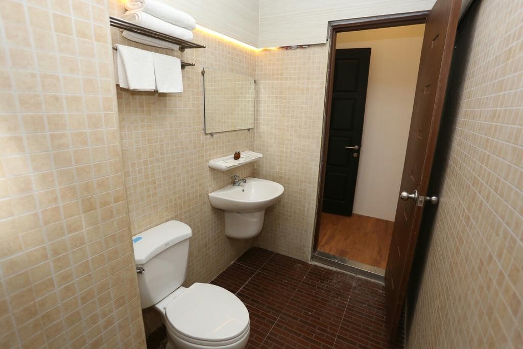 Royal Crown Hotel Γιανγκόν Εξωτερικό φωτογραφία