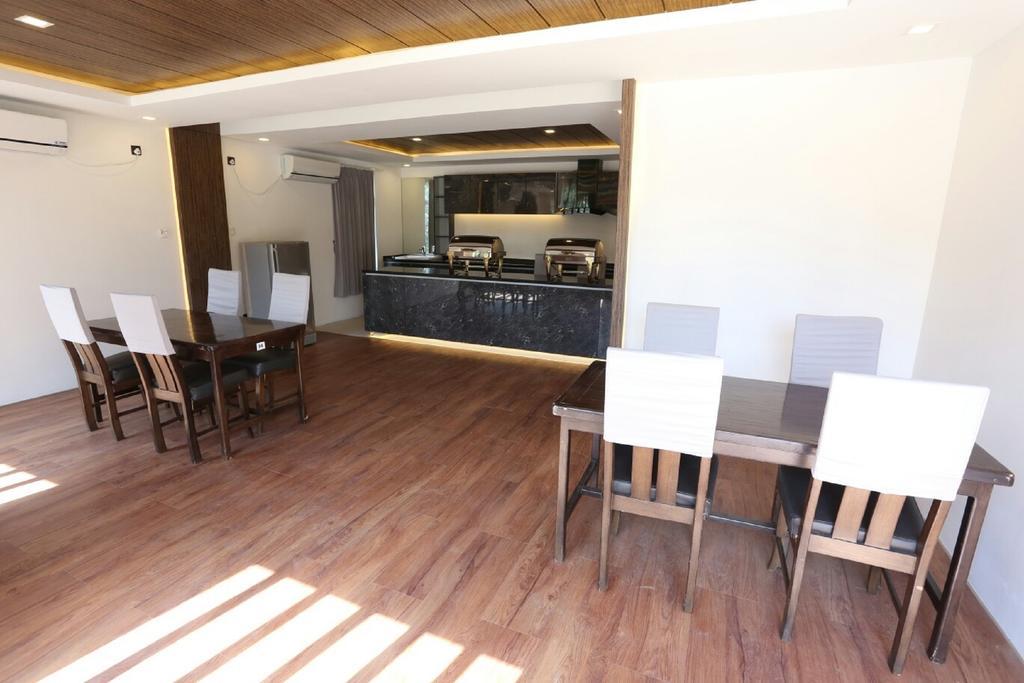 Royal Crown Hotel Γιανγκόν Εξωτερικό φωτογραφία