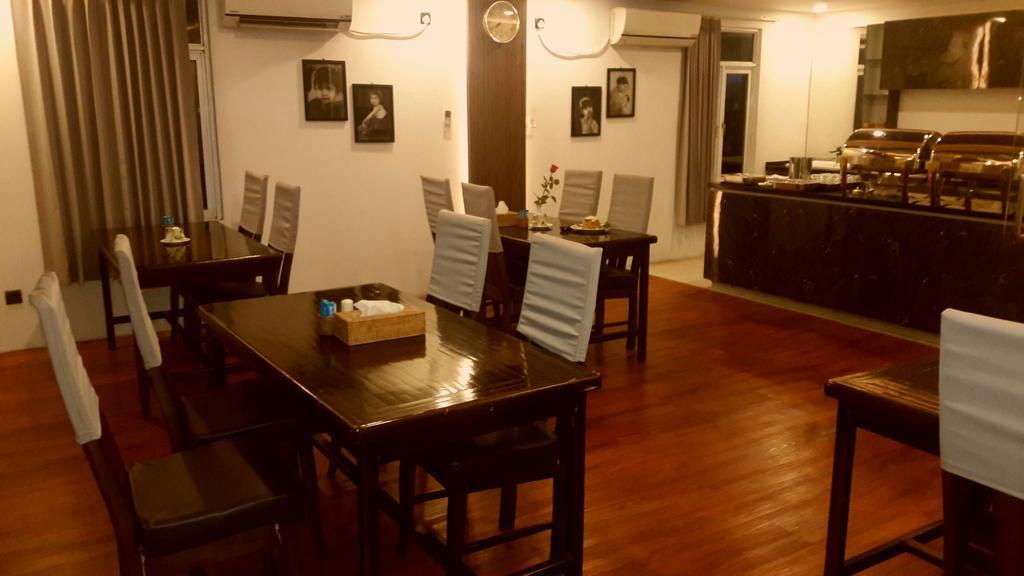 Royal Crown Hotel Γιανγκόν Εξωτερικό φωτογραφία