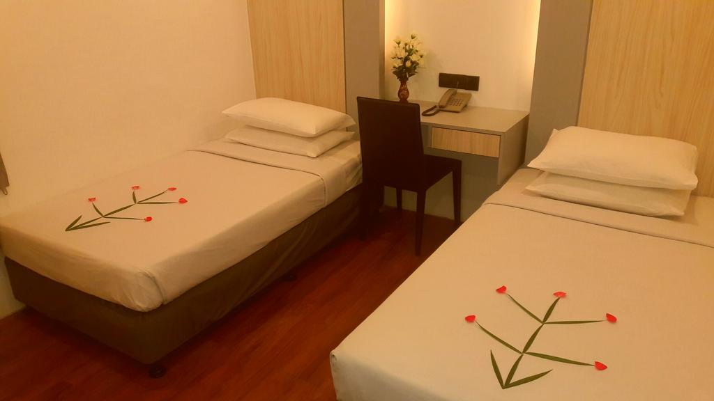 Royal Crown Hotel Γιανγκόν Εξωτερικό φωτογραφία