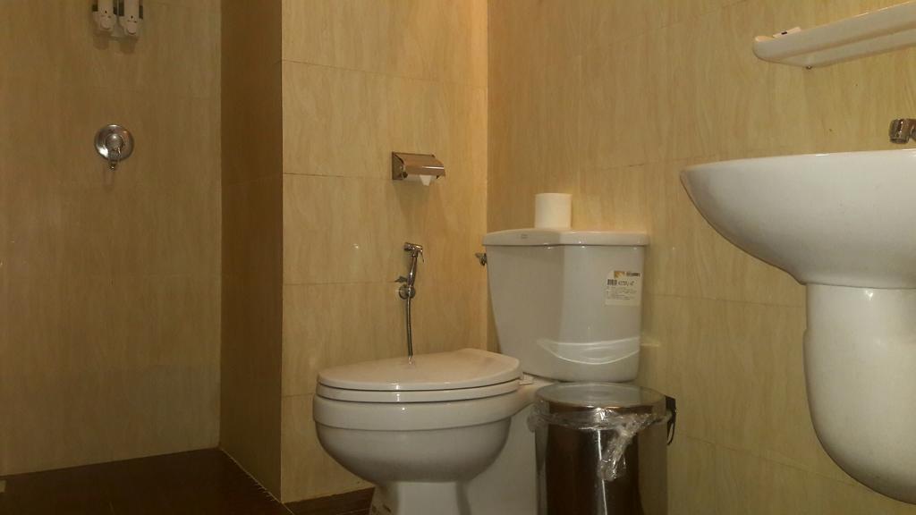Royal Crown Hotel Γιανγκόν Εξωτερικό φωτογραφία