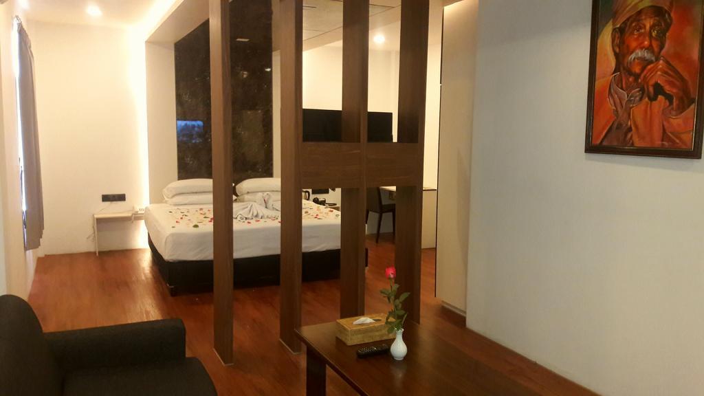 Royal Crown Hotel Γιανγκόν Εξωτερικό φωτογραφία