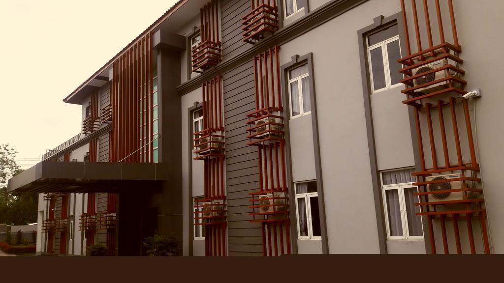 Royal Crown Hotel Γιανγκόν Εξωτερικό φωτογραφία